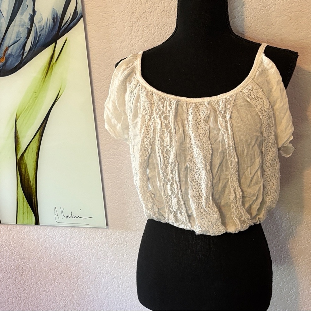 cold shoulder crop top shirt size large